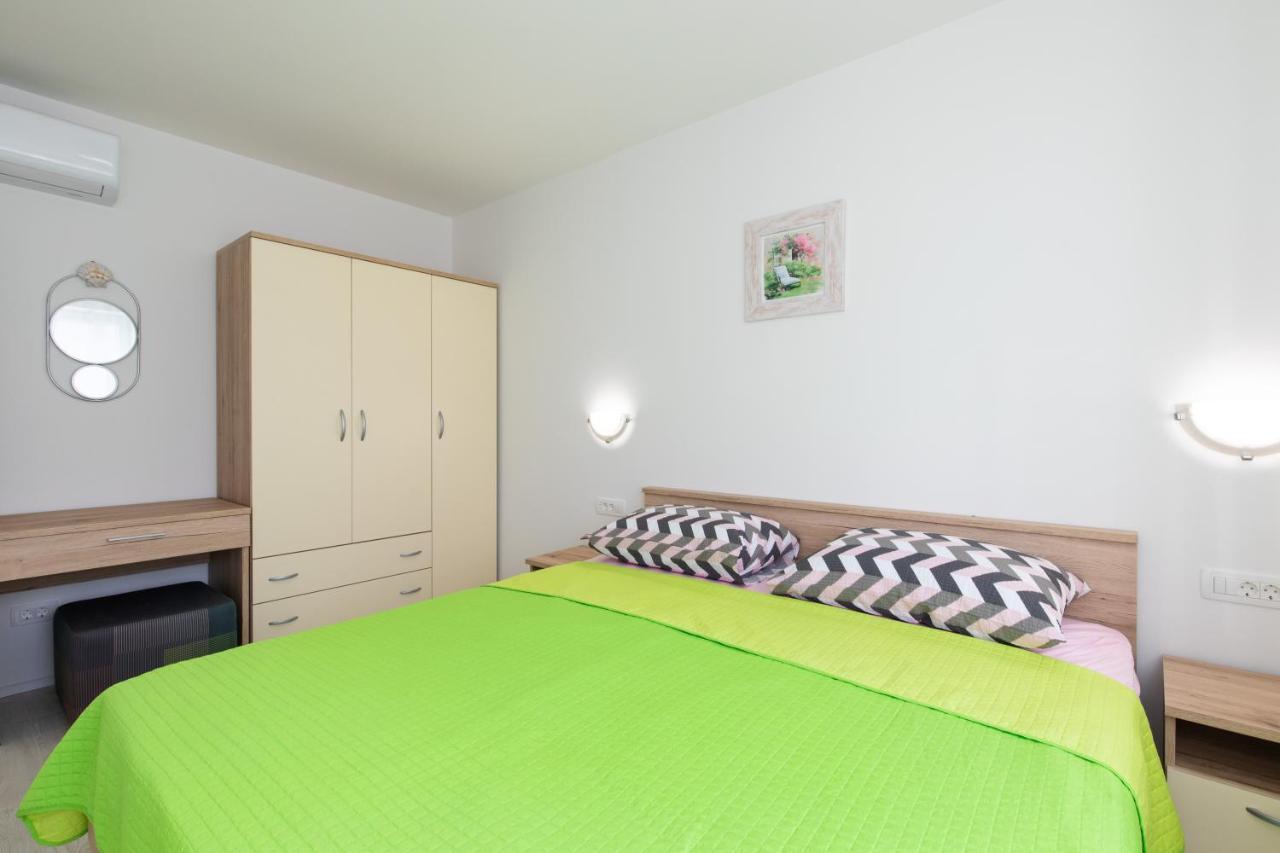 Apartman Ivona Na 1. Katu Малинска Экстерьер фото