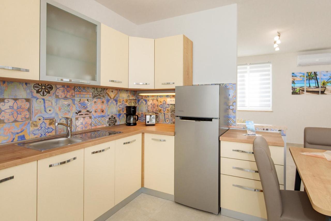 Apartman Ivona Na 1. Katu Малинска Экстерьер фото