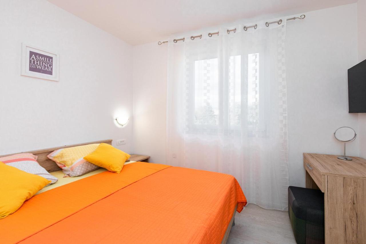 Apartman Ivona Na 1. Katu Малинска Экстерьер фото