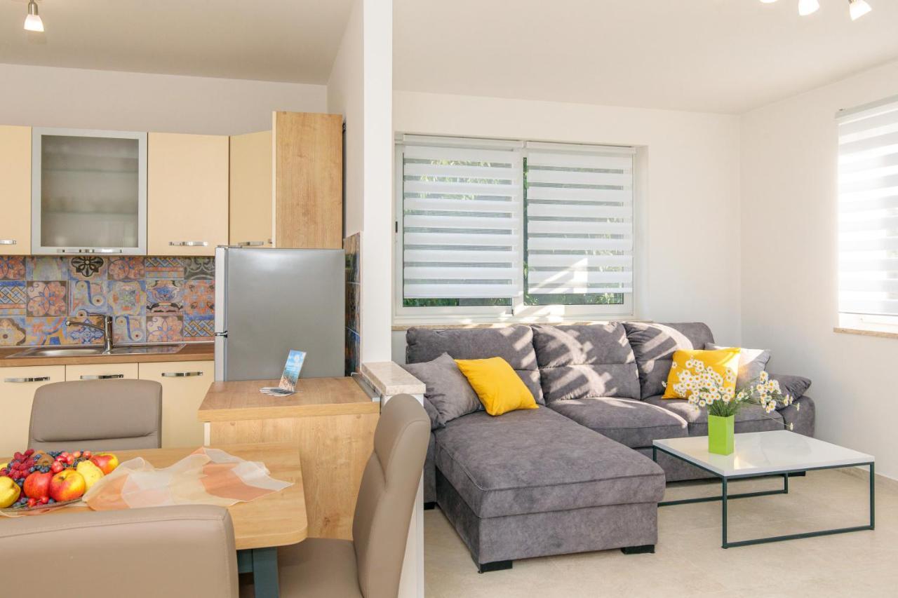 Apartman Ivona Na 1. Katu Малинска Экстерьер фото